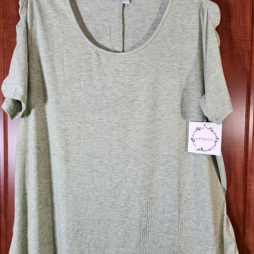Light heather green shirt with gold accents - 1X